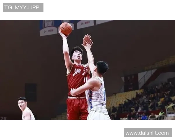 余嘉豪：从新星崛起到篮球场上的传奇之路探索与成长的故事